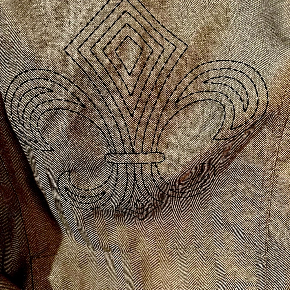 Warm, quilted Ski / Snowboard jacket - perfect condition; FleurdeLis on back.